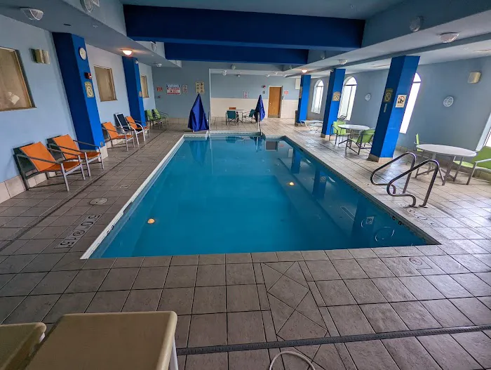 Holiday Inn Express & Suites Rockford - Loves Park, an IHG Hotel 4