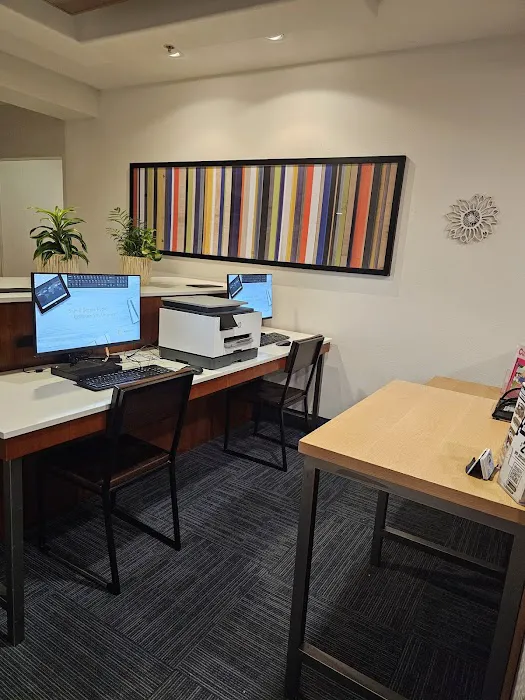 Holiday Inn Express & Suites Rockford - Loves Park, an IHG Hotel 4