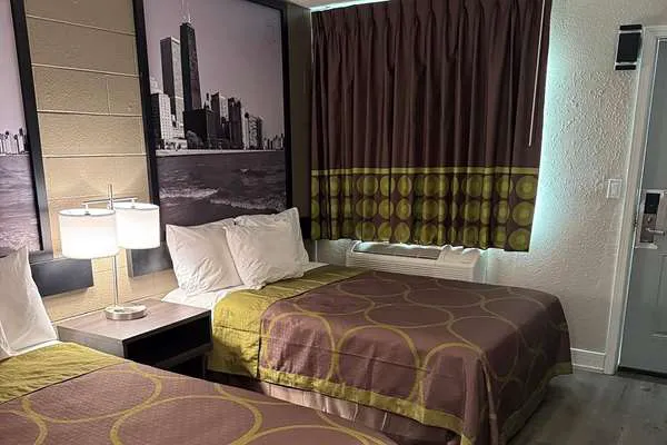 Super 8 by Wyndham Rockford South 4