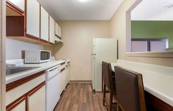 Extended Stay America Select Suites - Rockford - State Street 4