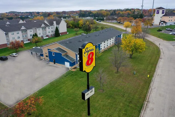 Super 8 by Wyndham Rockford I-90/Casino District 4