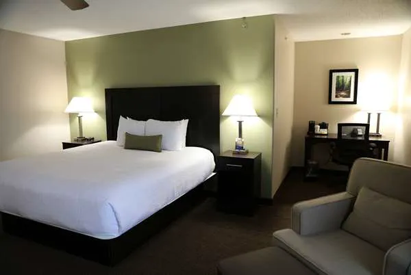 Baymont by Wyndham Rockford 4