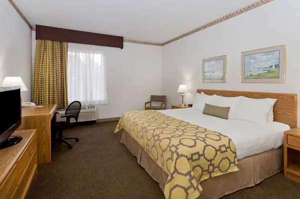 Baymont by Wyndham Rockford 4