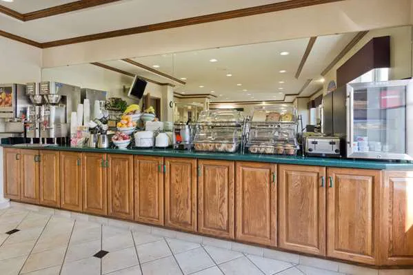 Baymont by Wyndham Rockford 4