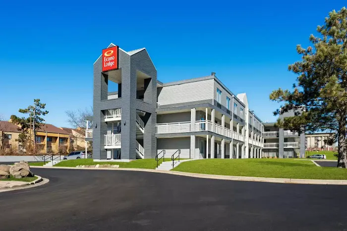 Econo Lodge 4
