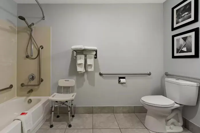 Econo Lodge 4