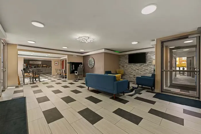 Econo Lodge 4