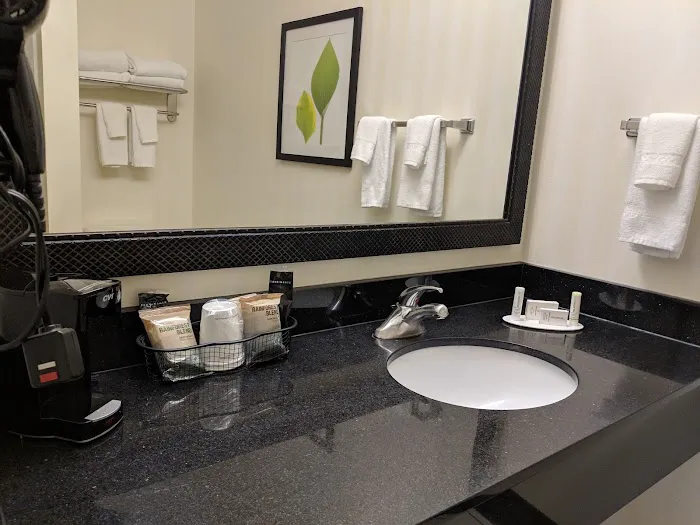 Fairfield Inn & Suites Rockford 4