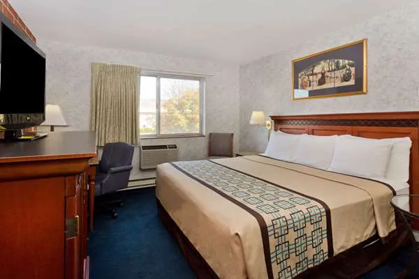 Days Inn by Wyndham Rockford 4