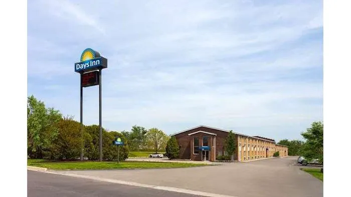 Days Inn by Wyndham Rockford 4
