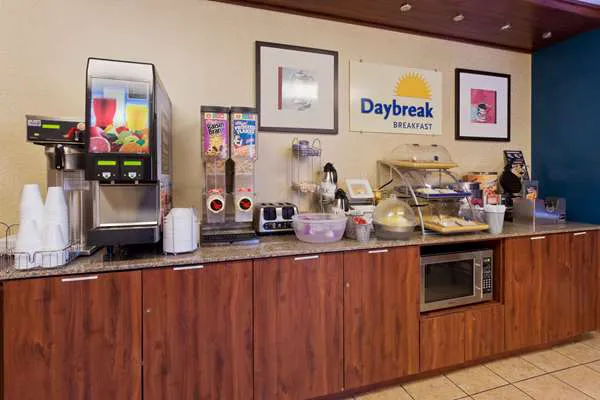 Days Inn by Wyndham Rockford 4