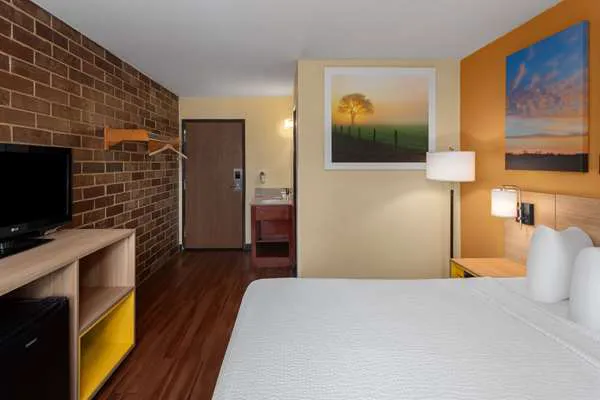 Days Inn by Wyndham Rockford 4