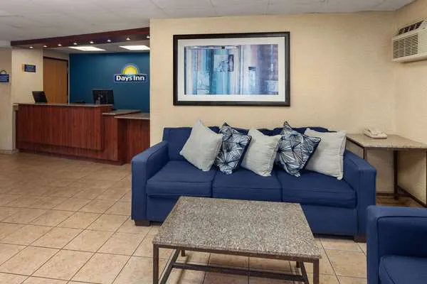Days Inn by Wyndham Rockford 4