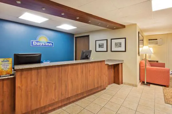 Days Inn by Wyndham Rockford 4