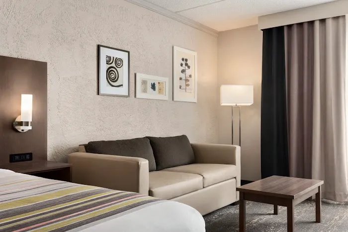 Country Inn & Suites by Radisson, Mt. Pleasant-Racine West, WI 4