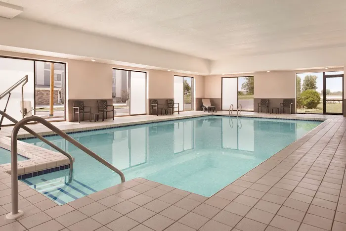 Country Inn & Suites by Radisson, Mt. Pleasant-Racine West, WI 4