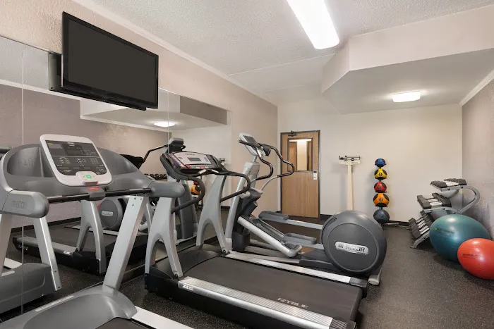 Country Inn & Suites by Radisson, Mt. Pleasant-Racine West, WI 4