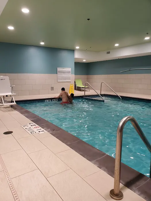 Holiday Inn Express & Suites Racine by IHG 4