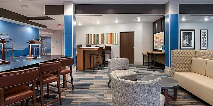 Holiday Inn Express & Suites Racine by IHG 4