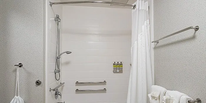 Holiday Inn Express & Suites Racine by IHG 4