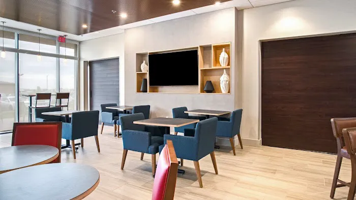 Holiday Inn Express & Suites Racine by IHG 4