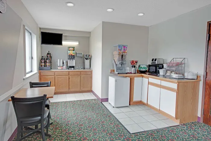 Super 8 by Wyndham Richmond 4