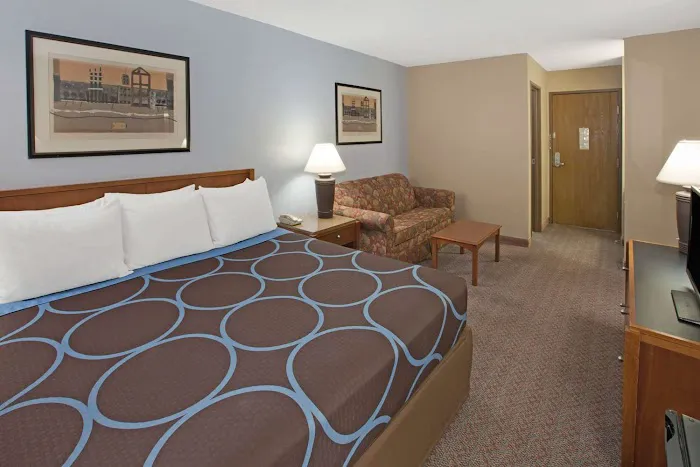 Super 8 by Wyndham Richmond 4