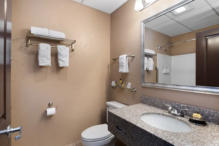 Antioch Hotel & Suites 4