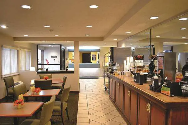 Days Inn by Wyndham Pleasant Prairie Kenosha 4