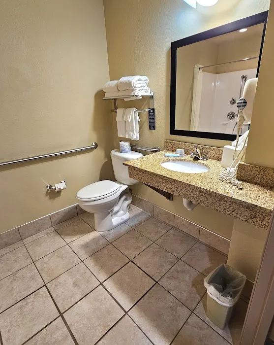 Cobblestone Inn & Suites - Clintonville 4