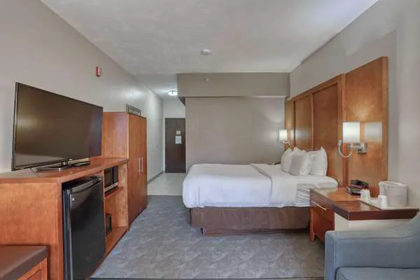 Comfort Suites Appleton Airport 4