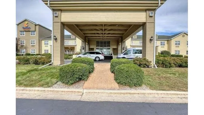 Comfort Suites Appleton Airport 4