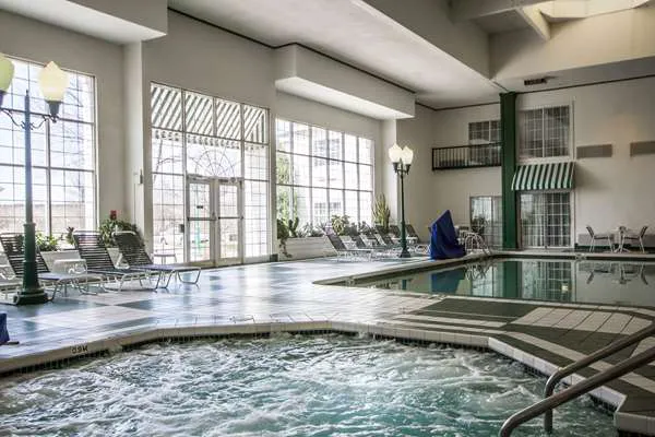 Comfort Suites Appleton Airport 4