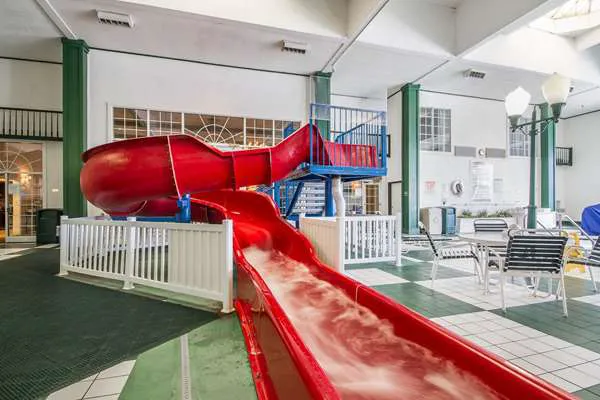 Comfort Suites Appleton Airport 4
