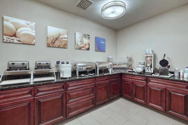 Comfort Suites Appleton Airport 4