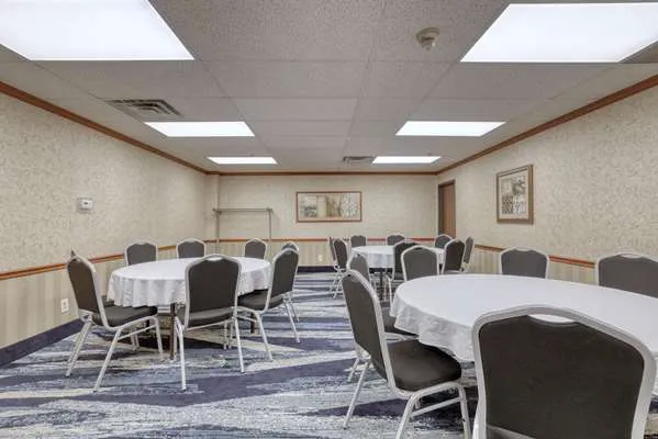 Comfort Suites Appleton Airport 4