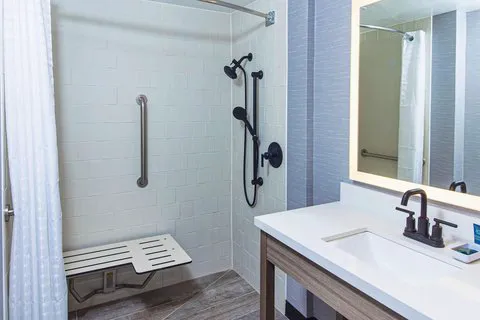 Four Points by Sheraton Appleton 4