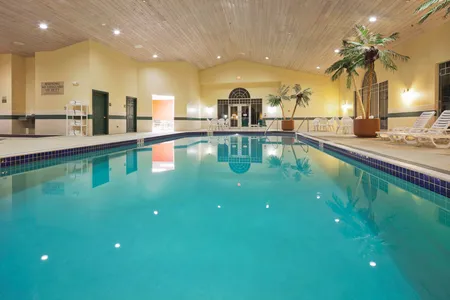 Country Inn & Suites by Radisson, Appleton, WI 4