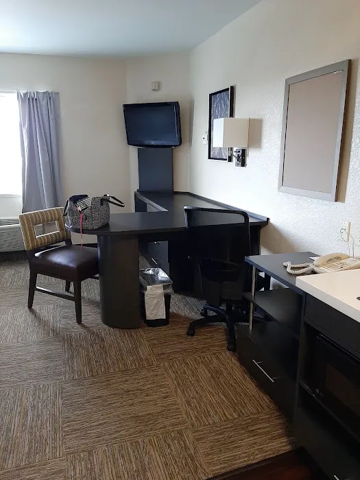 Candlewood Suites Appleton, an IHG Hotel 4
