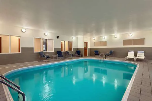 AmericInn by Wyndham Appleton Airport 4