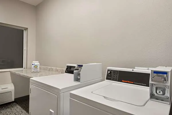AmericInn by Wyndham Appleton Airport 4