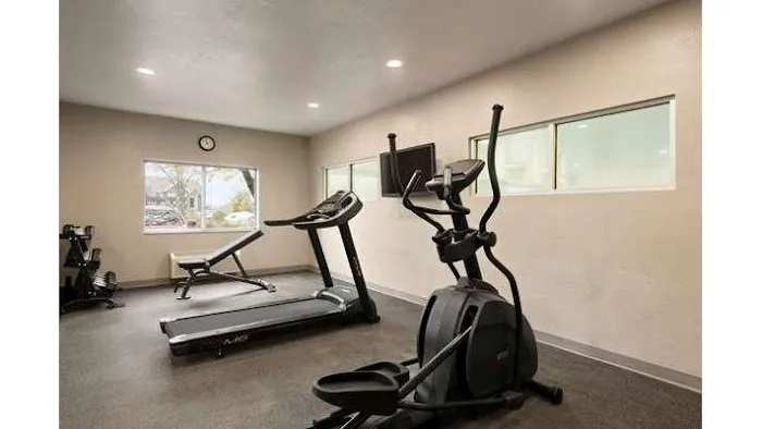 AmericInn by Wyndham Appleton Airport 4