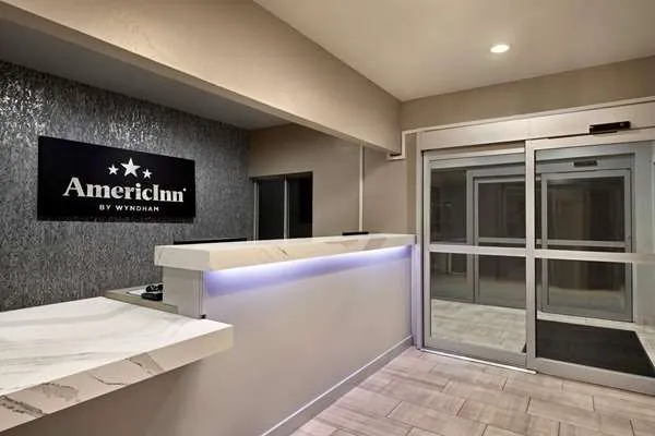 AmericInn by Wyndham Appleton Airport 4