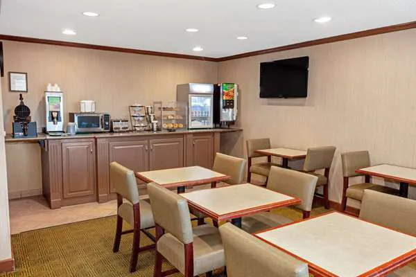 La Quinta Inn & Suites by Wyndham Stevens Point 4