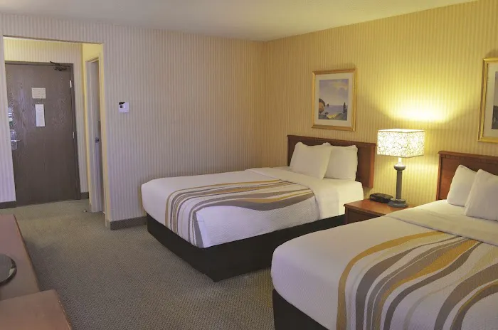 La Quinta Inn & Suites by Wyndham Stevens Point 4