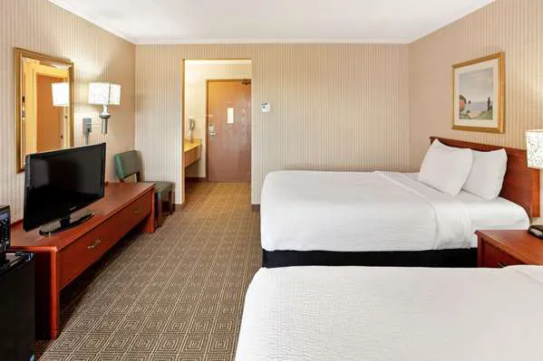 La Quinta Inn & Suites by Wyndham Stevens Point 4