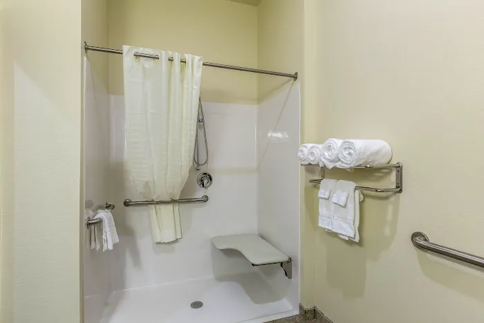 Cobblestone Hotel & Suites - Stevens Point 4