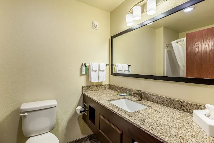 Cobblestone Hotel & Suites - Stevens Point 4