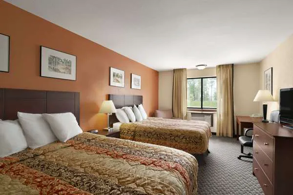 Days Inn & Suites by Wyndham Stevens Point 4