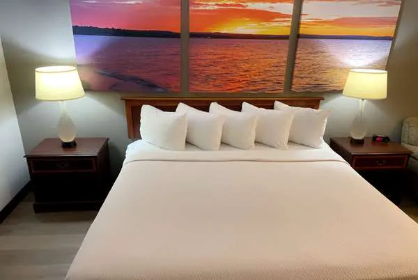 Days Inn & Suites by Wyndham Stevens Point 4